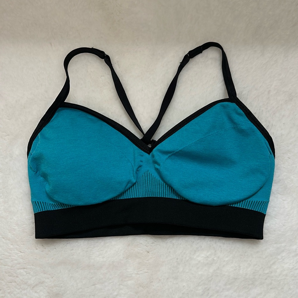 Lululemon sports bra size 4